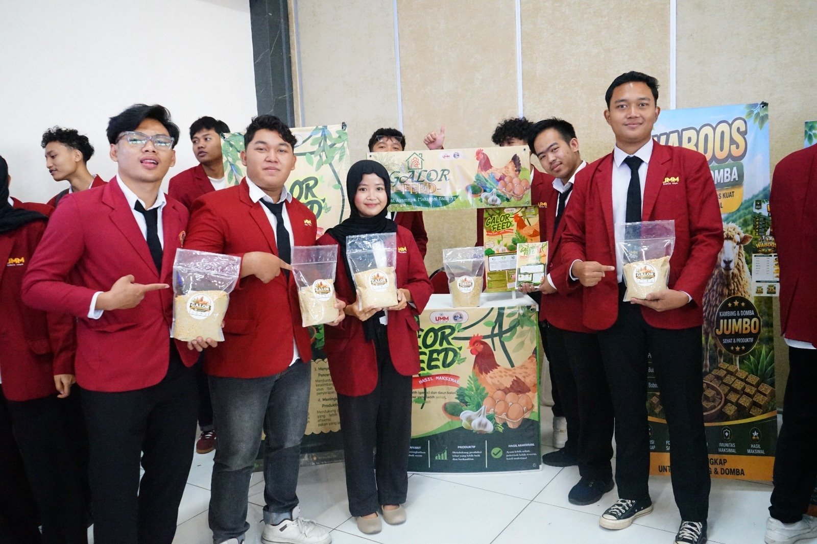 Menyulap Daun Kelor & Bawang Putih Jadi Pakan Ternak Berkualitas