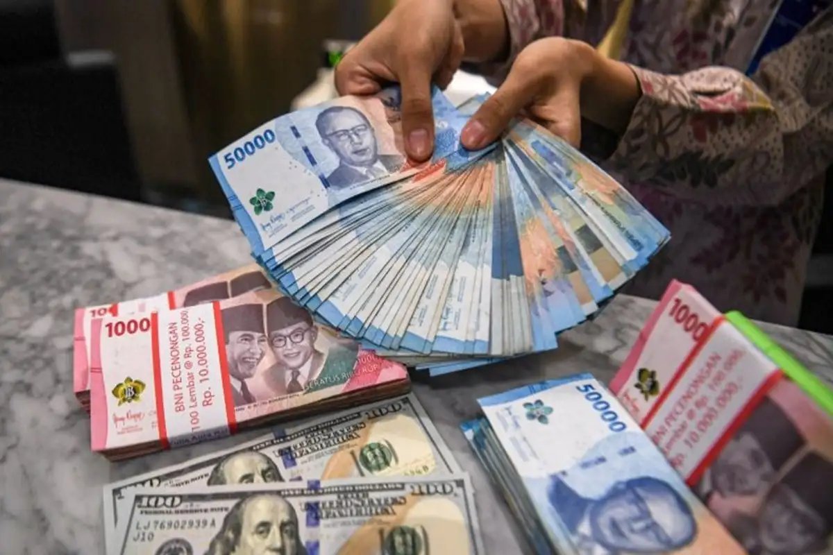 Rupiah Sekarat! Dolar Tembus Rp17.650, Ini Dampak Ngerinya