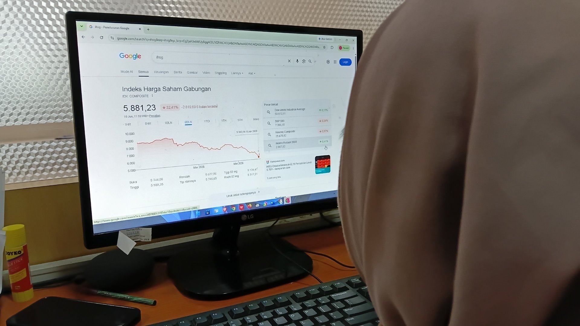 Pasar Saham Memerah, Ekonom ; Jangan Terbawa Arus
