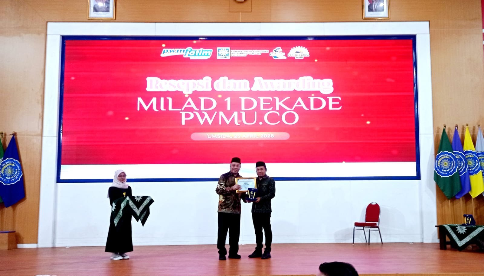 Terima Penghargaan PWMU.CO, Ini Pesan Ali Muthohirin